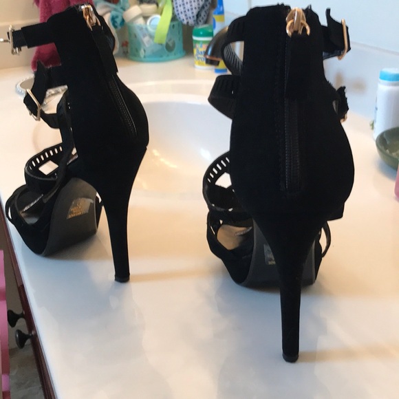 Heels - Picture 4 of 4